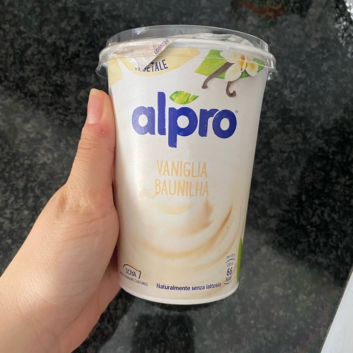 review photo of Alpro Vaniglia Baunilha Yogurt shared by @ariinwonderland on 21 May 2022 - review