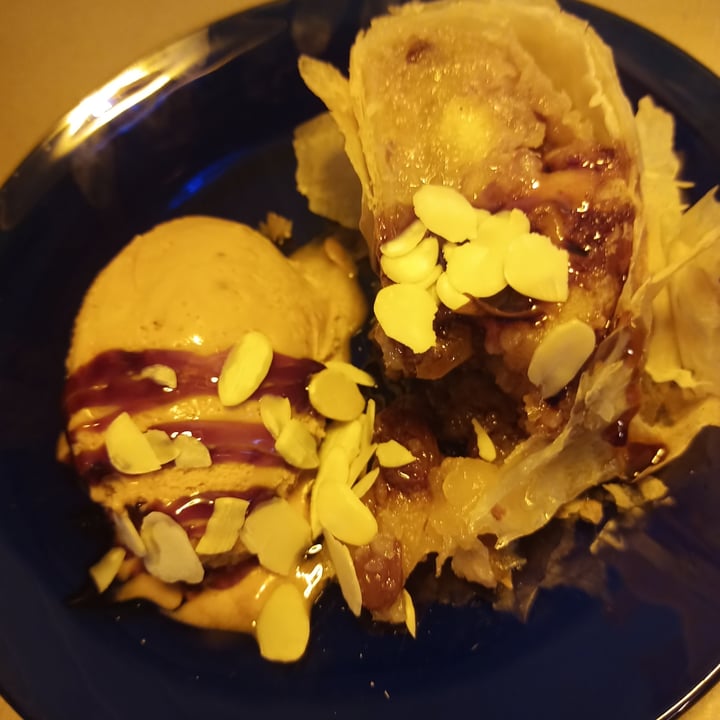 photo of A Corre Vexeta Strudel Con Helado shared by @bluristic on  12 Nov 2022 - review