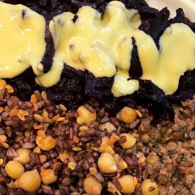 Foto del piatto “Ceci, Riso, Lenticchie E Cavolo Viola”