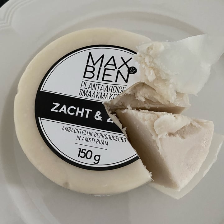 photo of Max & Bien Plant Based Creamery Zacht & Ziltig Plantaardig Alternatief voor Kaas shared by @tiwaz on  04 May 2022 - review