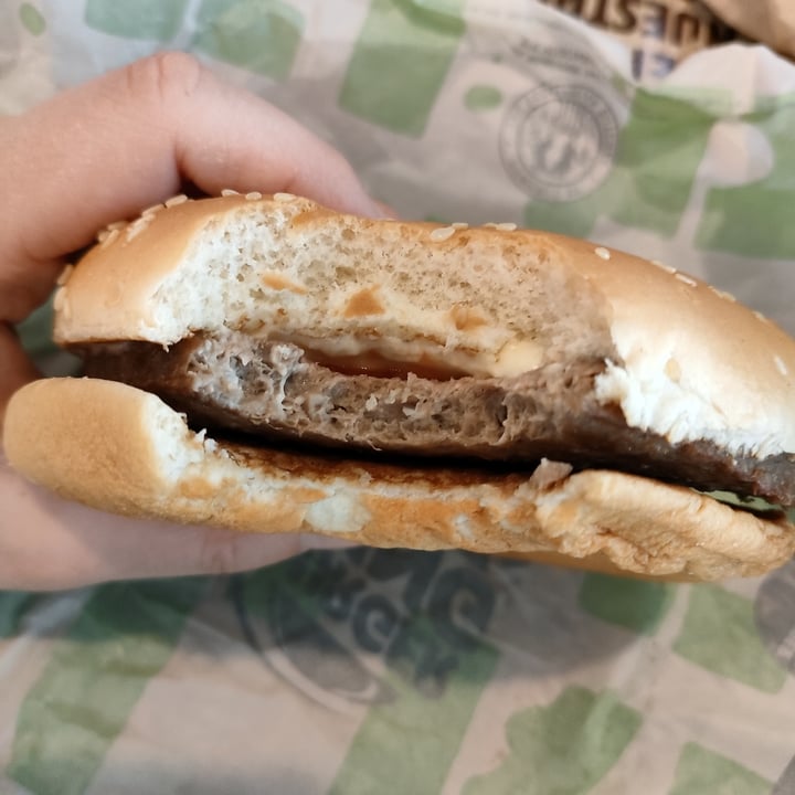 review photo of Burger King Rebel Whopper 100% Vegetal shared by @beagabbi on 17 Mar 2022 - review