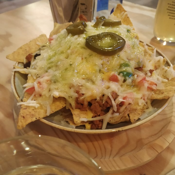 photo of Entre Pedras Café Bar Vegano Nachos Con Queso shared by @carlabrion on  15 May 2021 - review