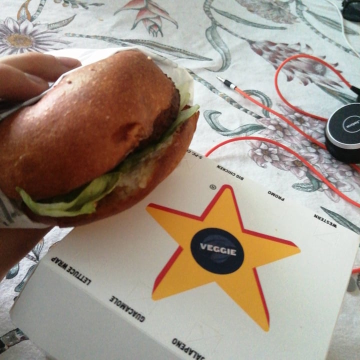 photo of Carls Jr Veggie Star shared by @paolauchiha on  18 Apr 2021 - review