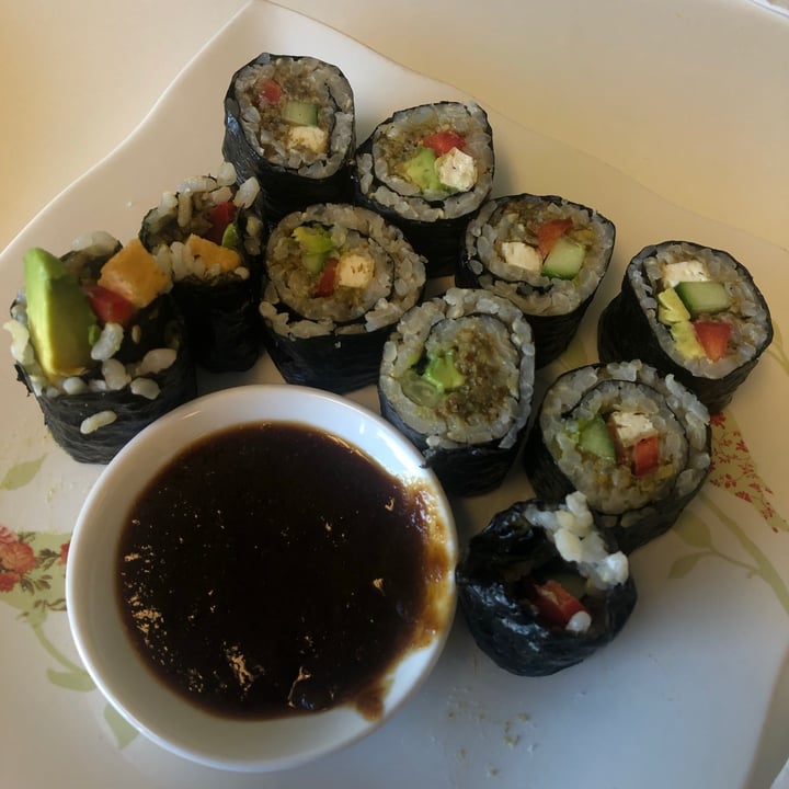 photo of Loving Hut veggie sushi roll shared by @autvvmn on  04 May 2021 - review
