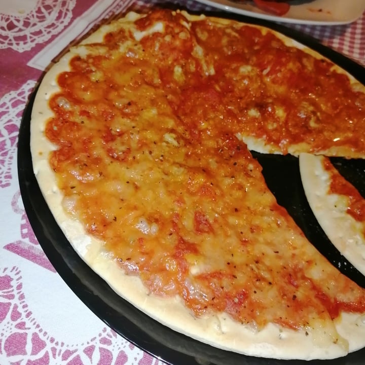 review photo of Vemondo Stonebaked Pizza Margherita shared by @victoriamaugeri on 10 Oct 2022 - review