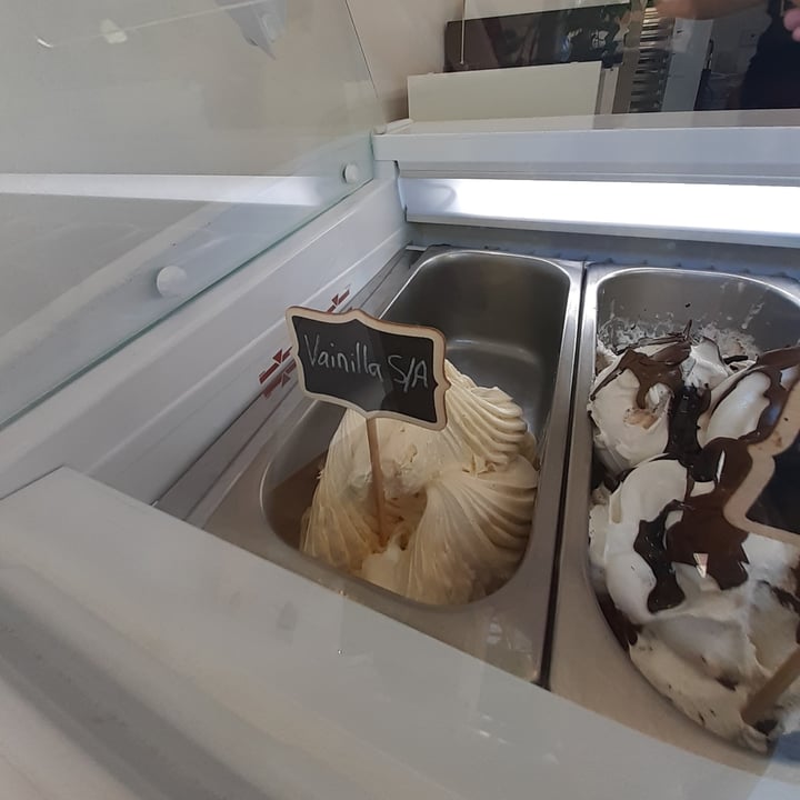 photo of Vegabonty Vanilla icecream shared by @nicoleroostee on  11 Sep 2021 - review