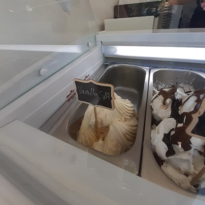 review photo of Vegabonty Vanilla icecream shared by @nicoleroostee on 11 Sep 2021 - review