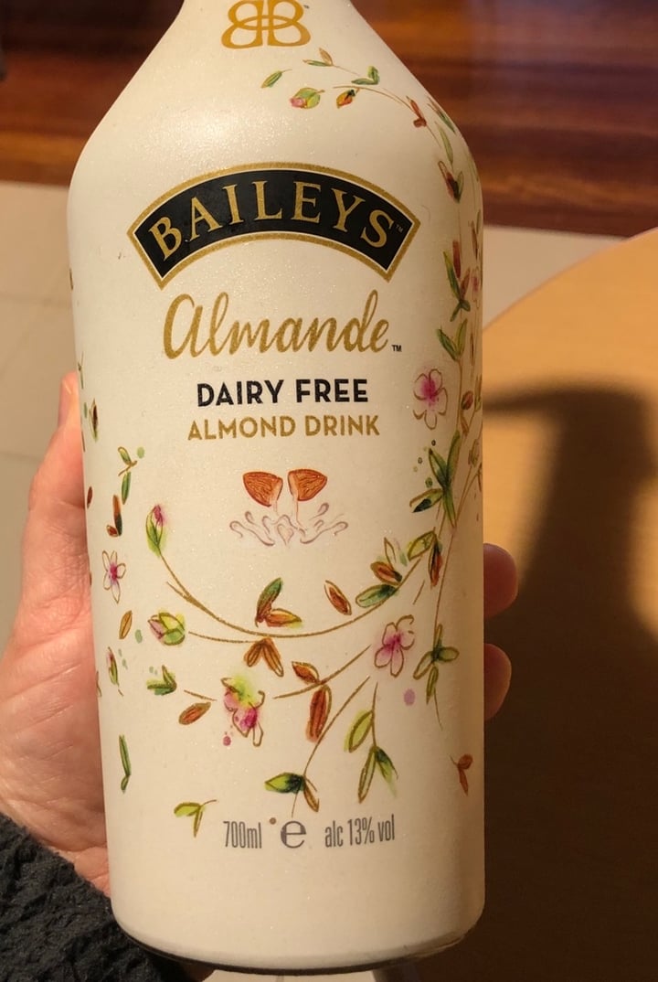photo of Baileys Almond Baileys shared by @luciaychia on  11 Apr 2020 - review