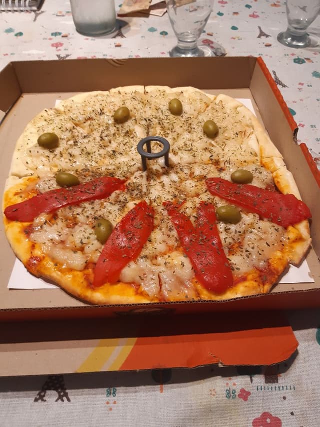 「Pizza Mitad Fugazzeta, Mitad Morron」の料理の写真