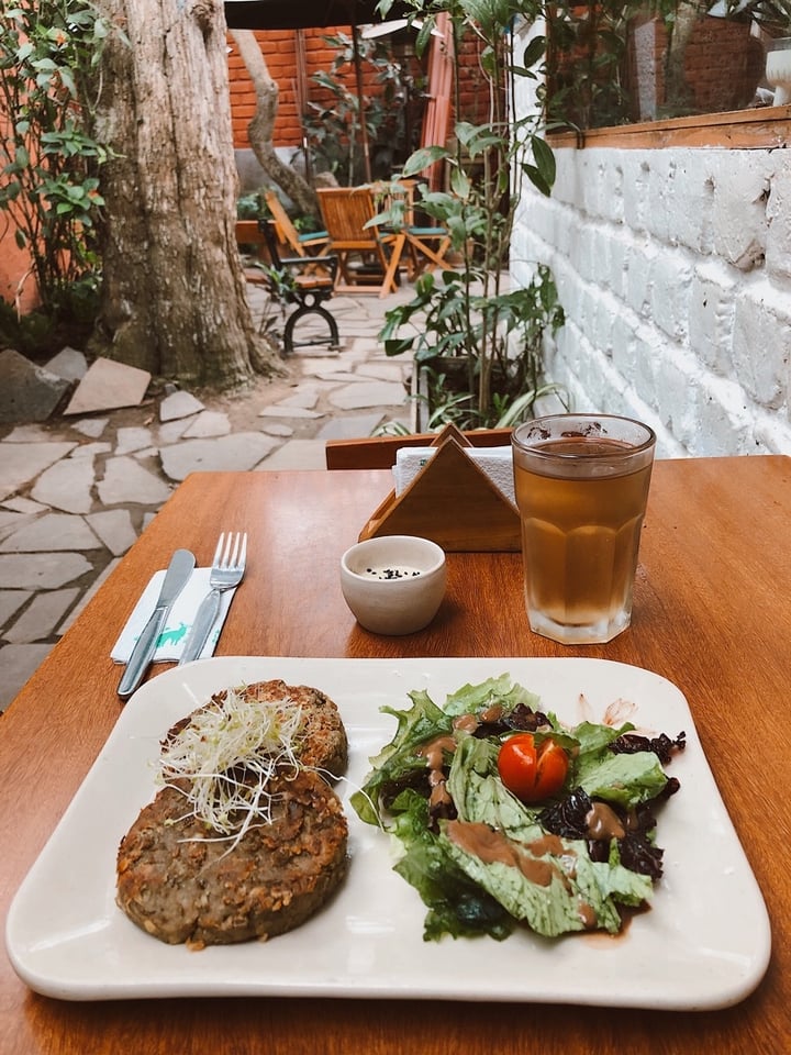 photo of La Bodega Verde Hamburguesa al Plato shared by @nicolerojas on  03 Dec 2019 - review