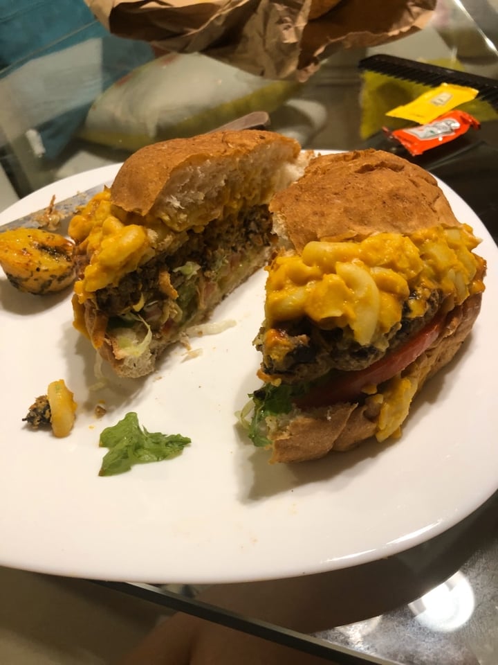 photo of VeganMunch Mac N Cheese Burger shared by @solachevijae on  17 Feb 2020 - review
