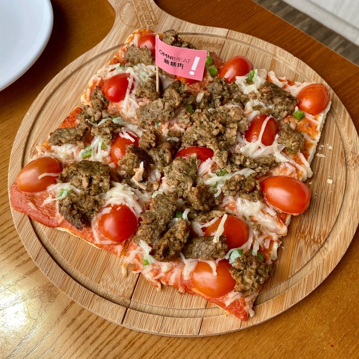 photo of nomVnom Bistro Cheezy Omnimeat Pizza shared by @erialc on  21 Jul 2021 - review