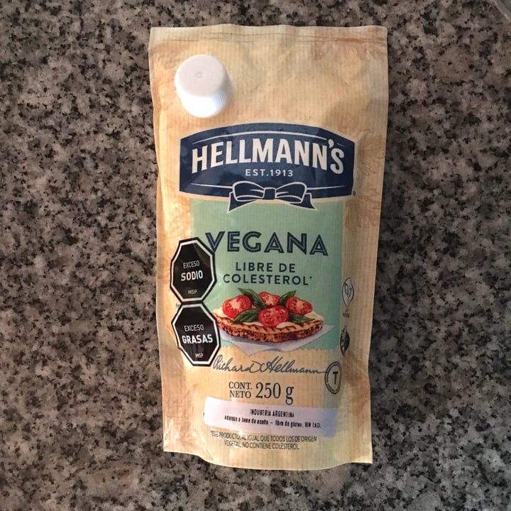 photo of Hellmann’s Hellman’s Vegan Mayonnaise shared by @kiarajaj on  17 Nov 2021 - review