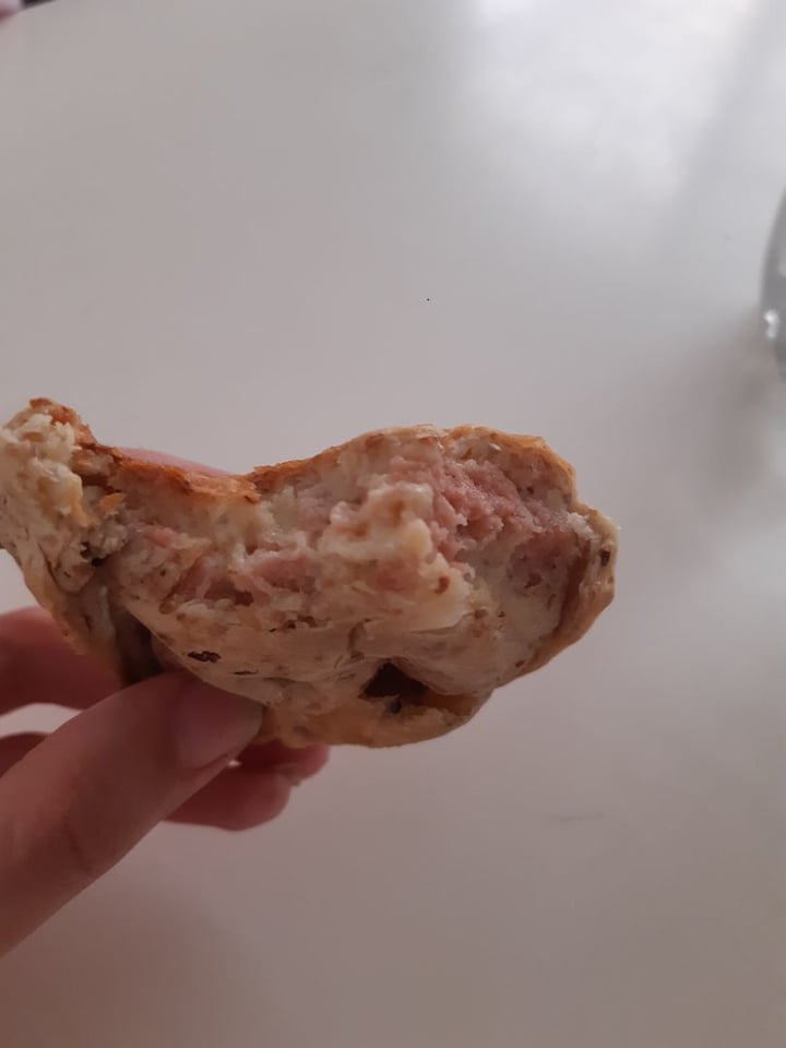 photo of Veganius Empanadas de Jamón y Queso shared by @emilyvegan on  21 Dec 2019 - review