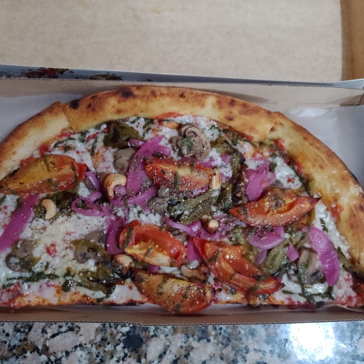 photo of Ronnie's Patagonia pizza vegana shared by @vicalvarezzz on  04 May 2022 - review