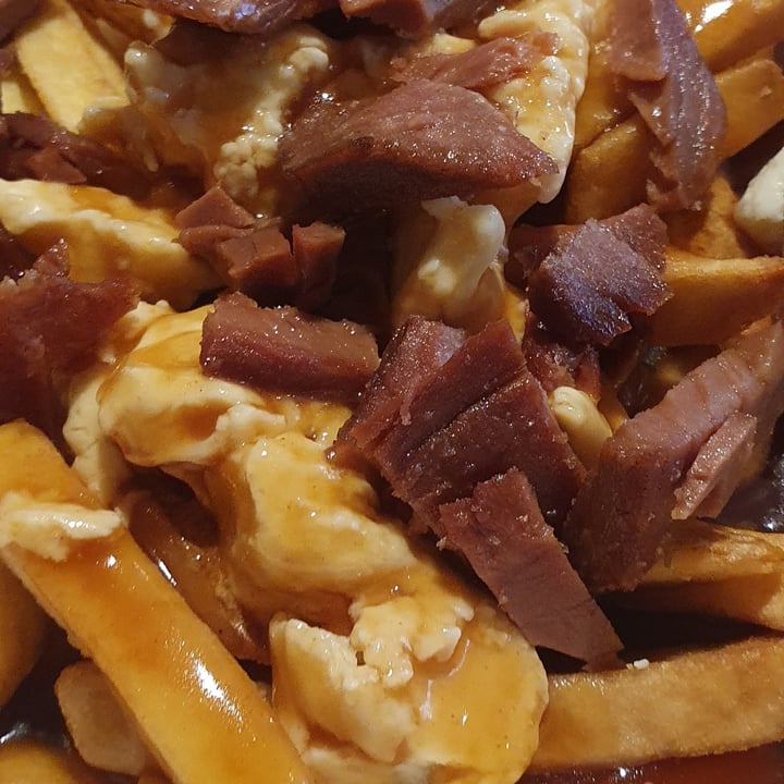 photo of Bread Meats Bread Vegan Poutine shared by @vix3n on  14 Oct 2021 - review