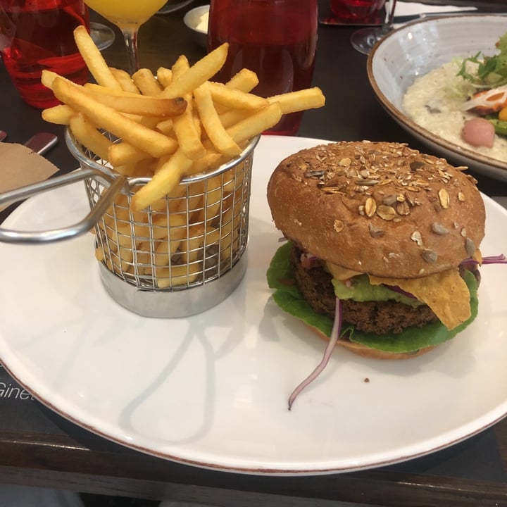 photo of Ginett Restaurant & Wine Bar Vegan Burger shared by @priyangav on  06 Sep 2020 - review