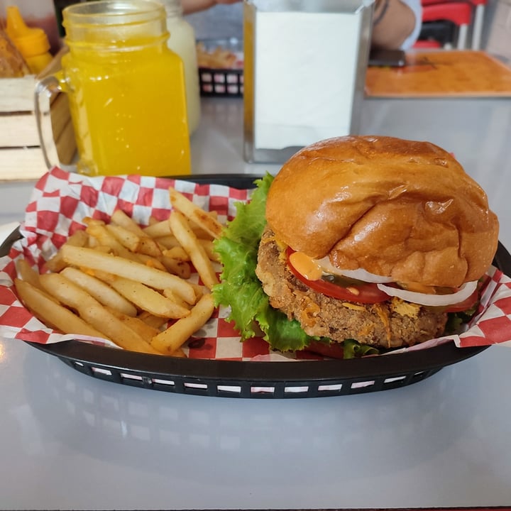 photo of Pan D'Monium Chilpancingo hamburguesa kfc shared by @erinflores on  27 Dec 2021 - review