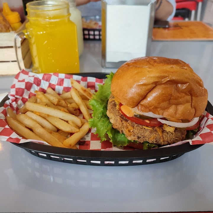 review photo of Pan D'Monium Chilpancingo hamburguesa kfc shared by @erinflores on 27 Dec 2021 - review