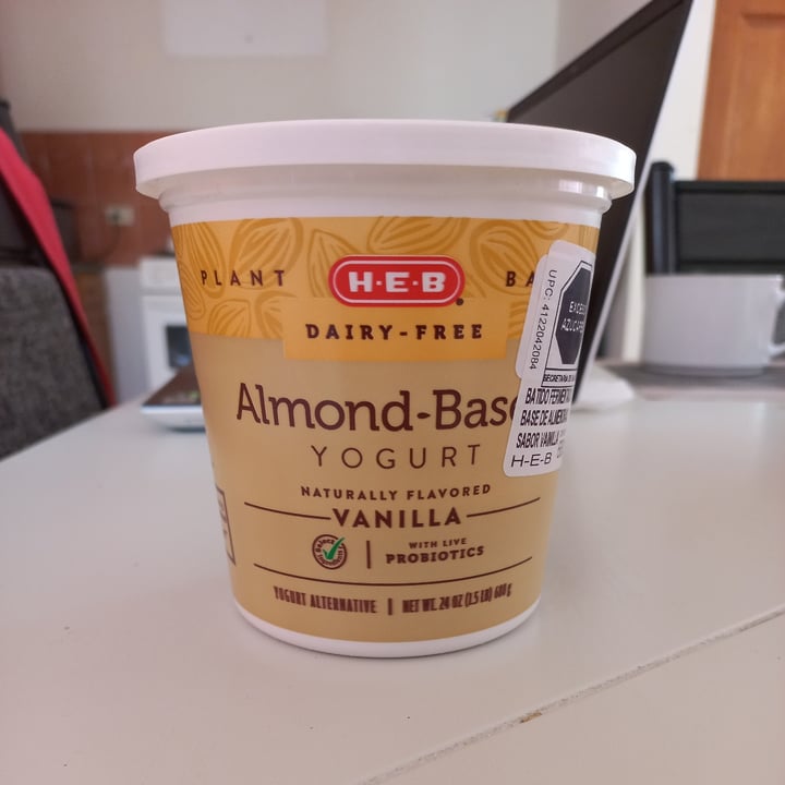 photo of H-E-B Almond Based Yoghurt shared by @kattylira on  17 Feb 2022 - review