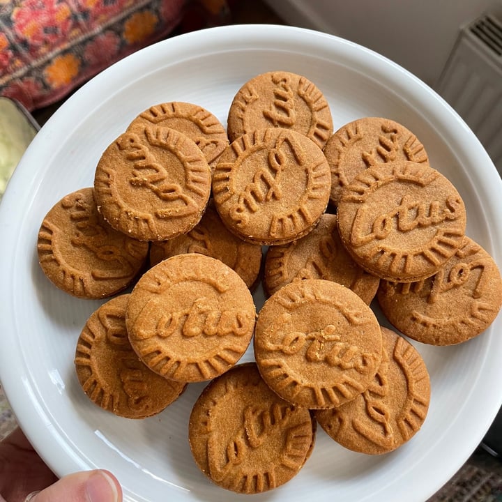 photo of Lotus Biscoff Biscoff Cream Biscuits  Vanilla Flavour shared by @appleappleamanda on  27 May 2021 - review
