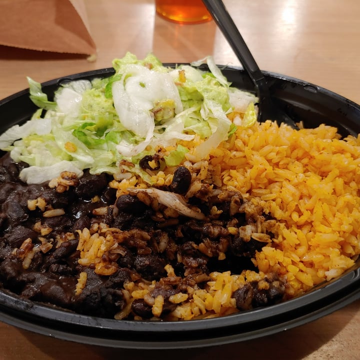 photo of Taco Bell Veggie Power Menu Bowl (Vegan-version) shared by @tailsfromafield on  22 Jan 2022 - review