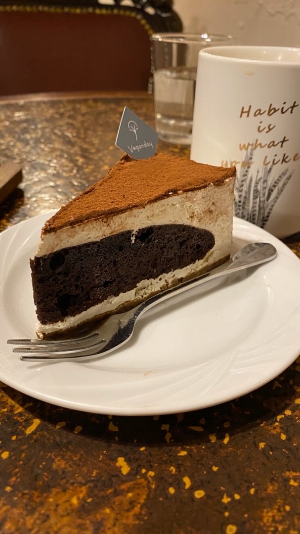 review photo of Bluesomeone's Vegan Cafe 瑪登布魯 Tiramisu cake shared by @vegantow on 15 Dec 2019 - review
