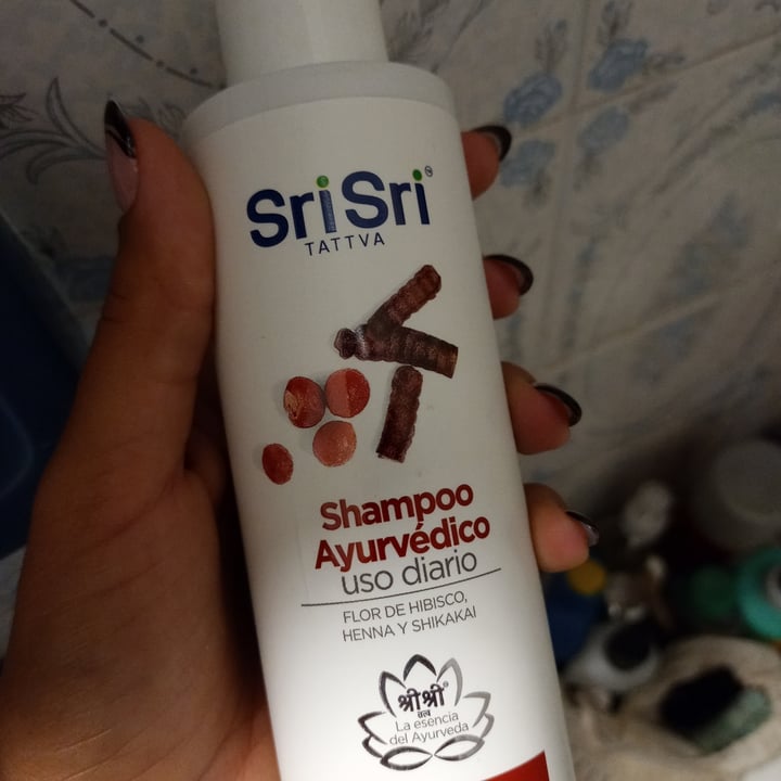 photo of SriSri Tattva Shampoo Ayurvédico Anti Caspa shared by @agusmigliano on  18 Dec 2021 - review