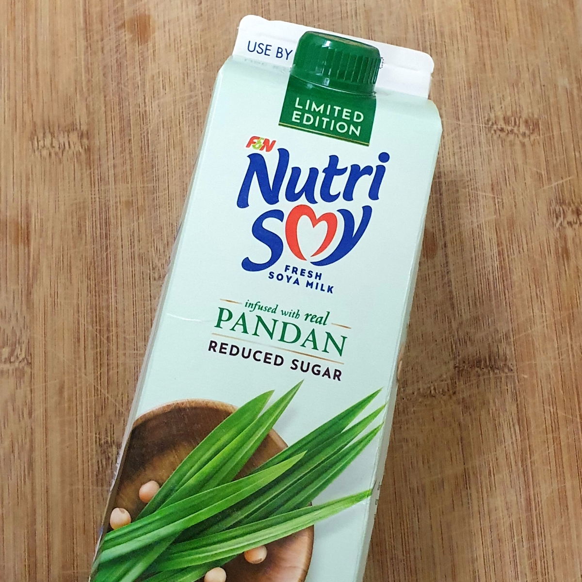 F&N Nutrisoy Pandan Flavoured Soy Milk Reviews abillion