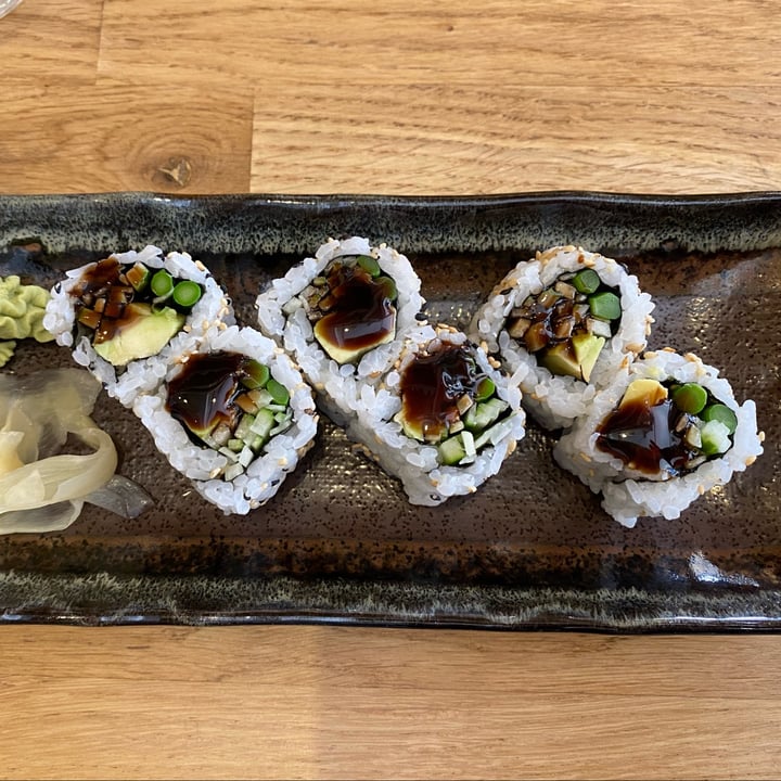 review photo of MOMO Sushi Bar Camberwell Veggie Uramaki shared by @federicacorradini on 11 Sep 2022 - review