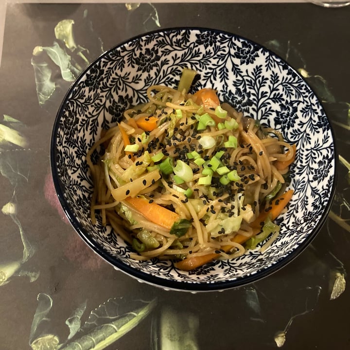photo of Sesamo Nero Noodles Alla Orientale Con Verdure shared by @vy on  06 Dec 2021 - review