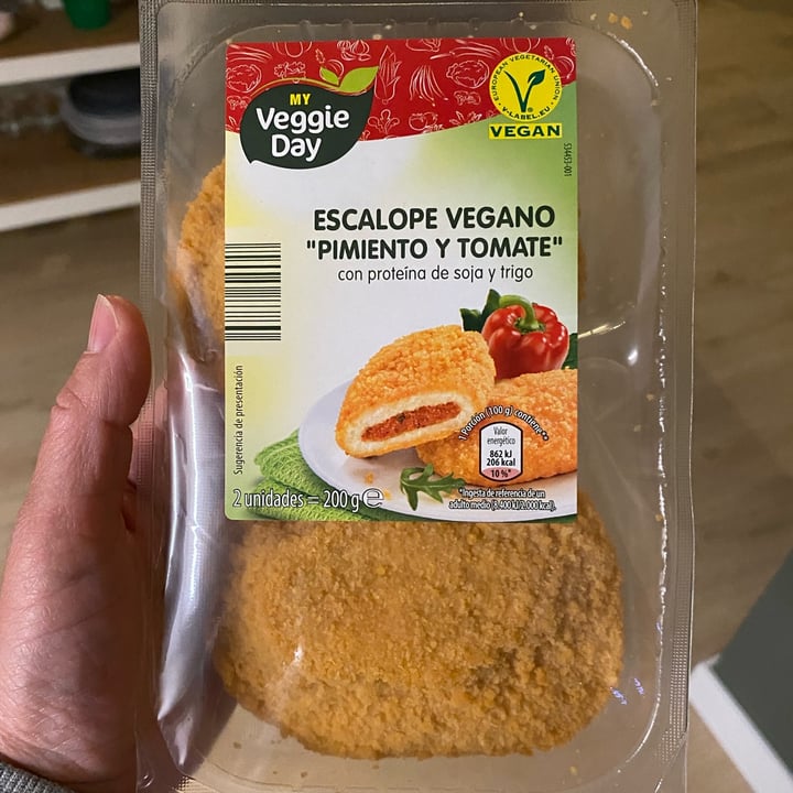 photo of My veggie day Escalope pimiento y tomate shared by @susanvegan on  22 Apr 2022 - review