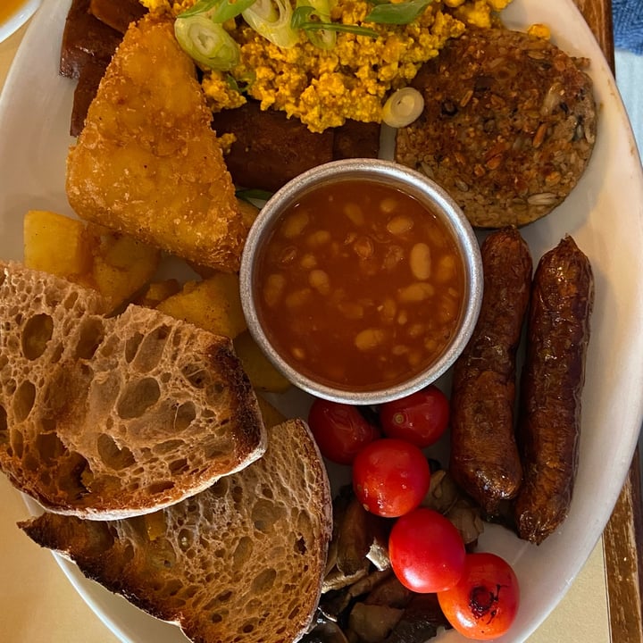 review photo of The Breakfast Club Hackney Wick The Full Monty shared by @eimadethisvegan on 05 Jan 2022 - review
