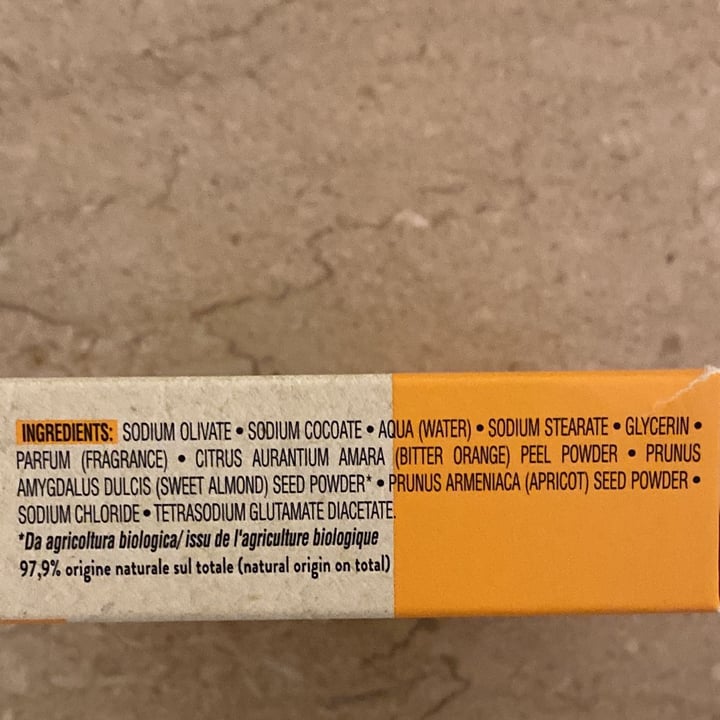 review photo of Omnia Botanica Scrub Solido Vellutante Mandorle e Fiori d'Arancio shared by @aleles on 11 Jan 2022 - review