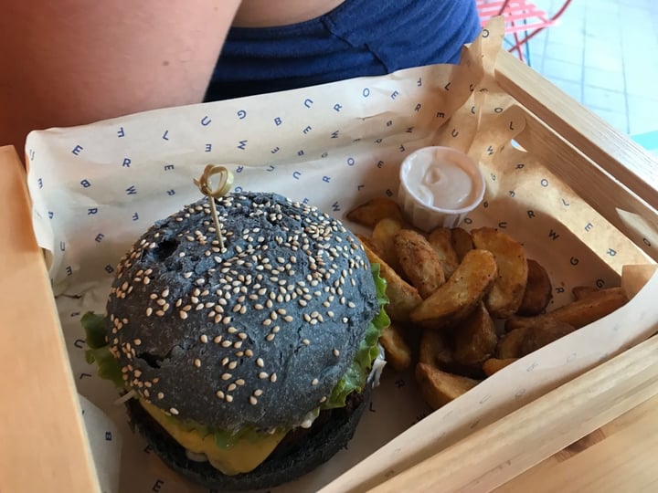 photo of Flower Burger Flower Burger Burger shared by @vegansuttonmama on  05 Nov 2019 - review
