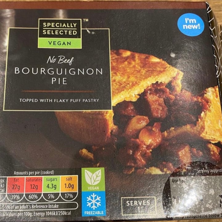 photo of ALDI Specially Selected No beef bourguignon pie shared by @katmarievegan on  22 Sep 2021 - review