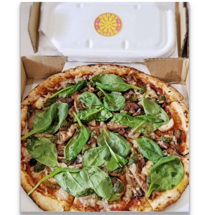 photo of Sunny Slices Mushroom and Pesto shared by @jxvegjournal on  06 Dec 2020 - review