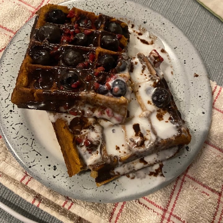 photo of Lexi's Healthy Eatery Chocolate chip vanilla waffles shared by @herbivorousimogen on  15 Jul 2021 - review