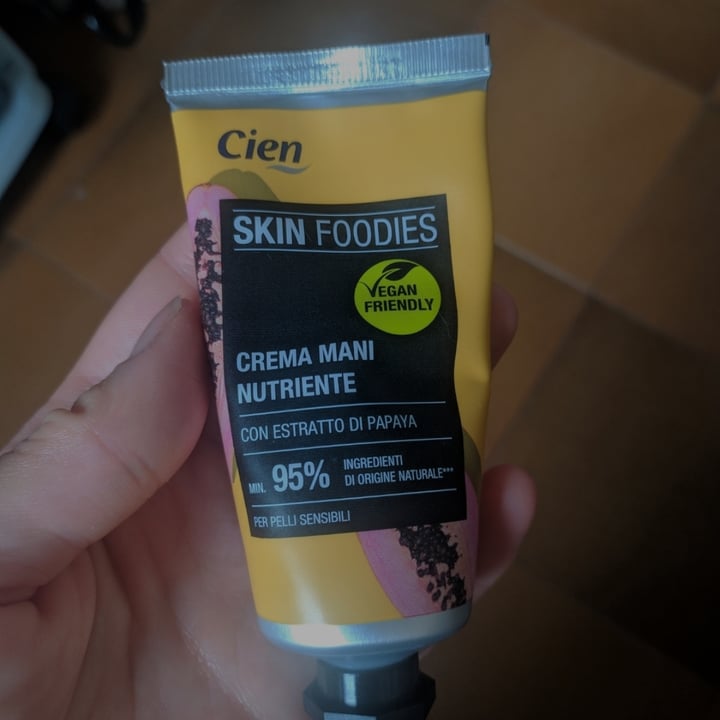 photo of Cien Skin Foodies Crema de manos nutritiva con papaya shared by @paulinaw333 on  30 Mar 2022 - review