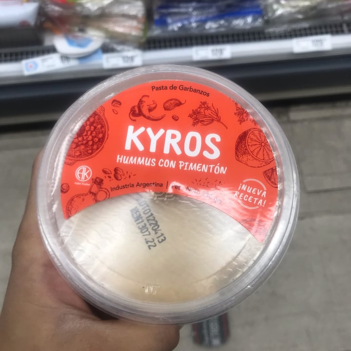 photo of Kyros Hummus con Pimentón shared by @yacooo on  02 May 2022 - review