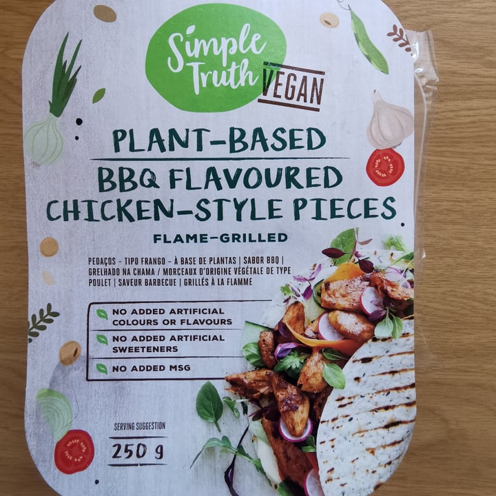 photo of Simple Truth Plant-based Chicken Style Pieces - BBQ Flavoured shared by @veganpower001 on  09 Oct 2021 - review