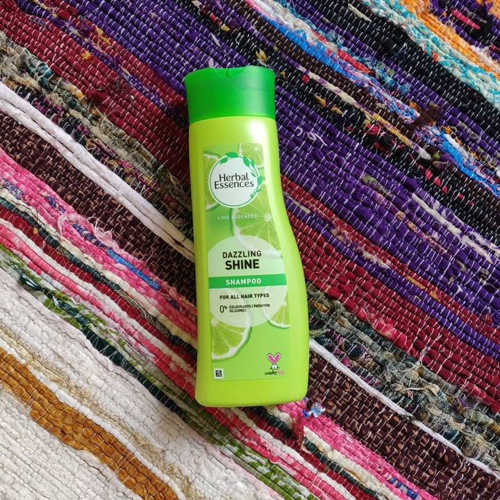 photo of Herbal Essences Dazzling Shine shampoo shared by @inowa on  22 Apr 2021 - review
