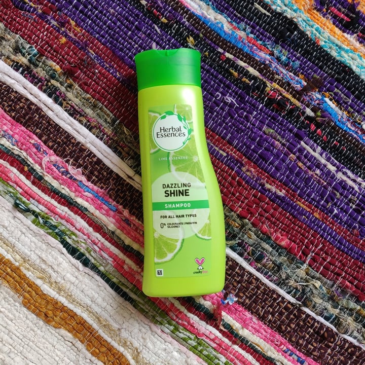 review photo of Herbal Essences Dazzling Shine shampoo shared by @inowa on 22 Apr 2021 - review
