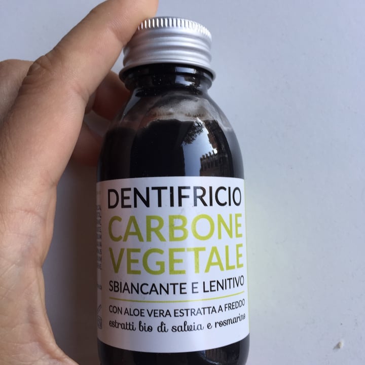 photo of Negozio Leggero Dentifricio carbone vegetale shared by @coccolandia on  07 Dec 2021 - review