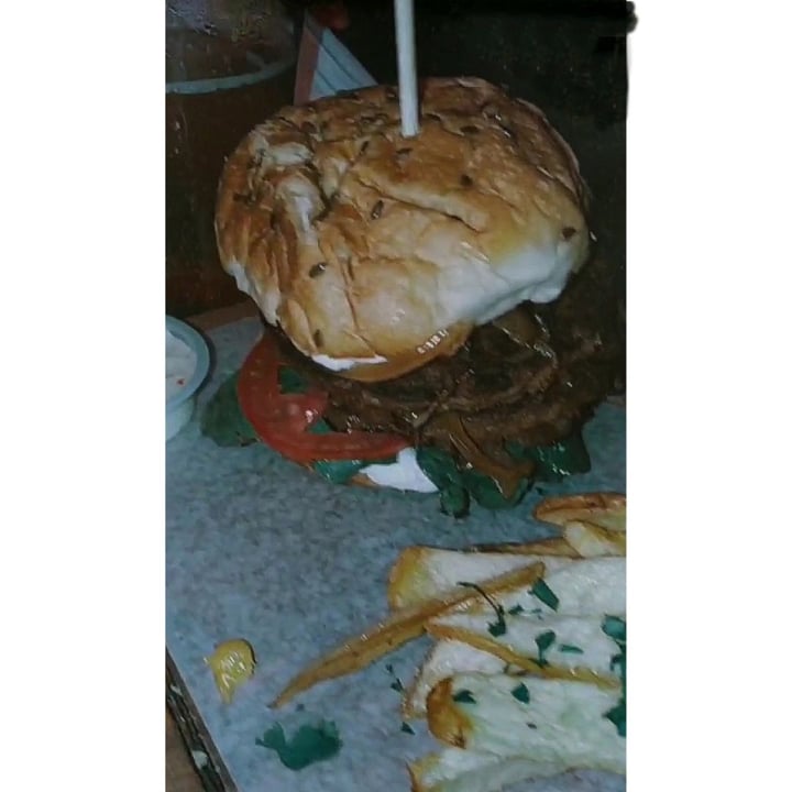 review photo of Hood Veganburg shared by @brengennaro on 01 Apr 2020 - review