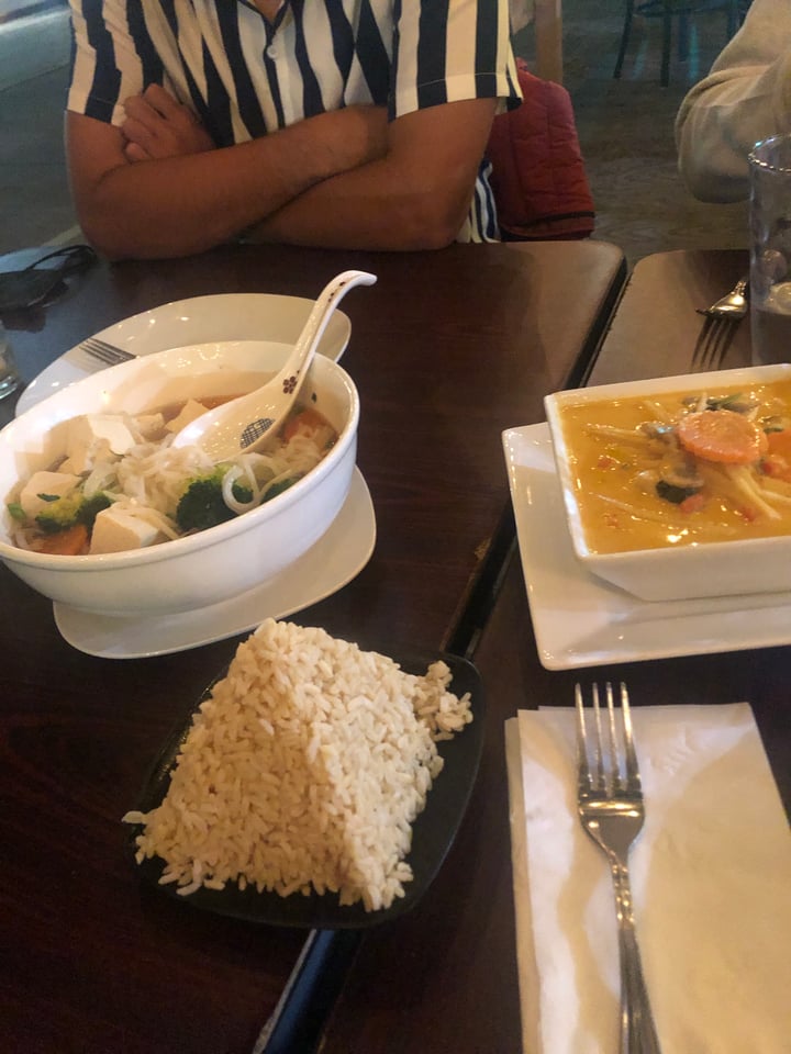 photo of Zen Yai Thai Cuisine Red Curry and Vegetable Soup shared by @ethankadet on  01 Feb 2022 - review