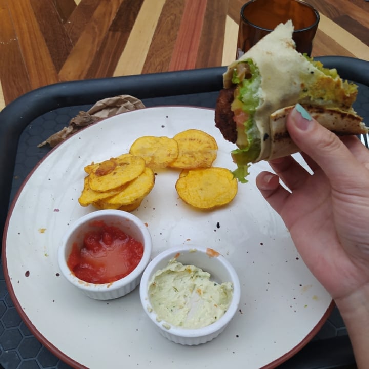 photo of Herbívoro restaurante vegano Wrap de falafel shared by @saracuervo on  15 Nov 2021 - review