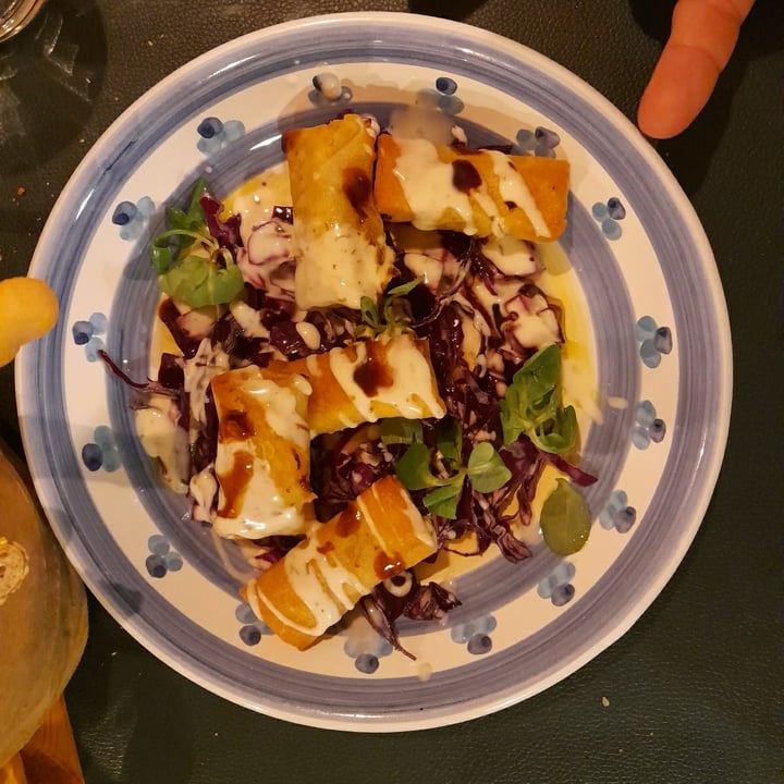 photo of DuedipiccheVegan Vegan Burrito;filetto Di Seitan Al Pepe Verde;involtini Tahilandesi Con Salsa Yogurt E Maritati Al Pesto Di Erbette E Feta shared by @nicolezordan on  15 Jul 2022 - review