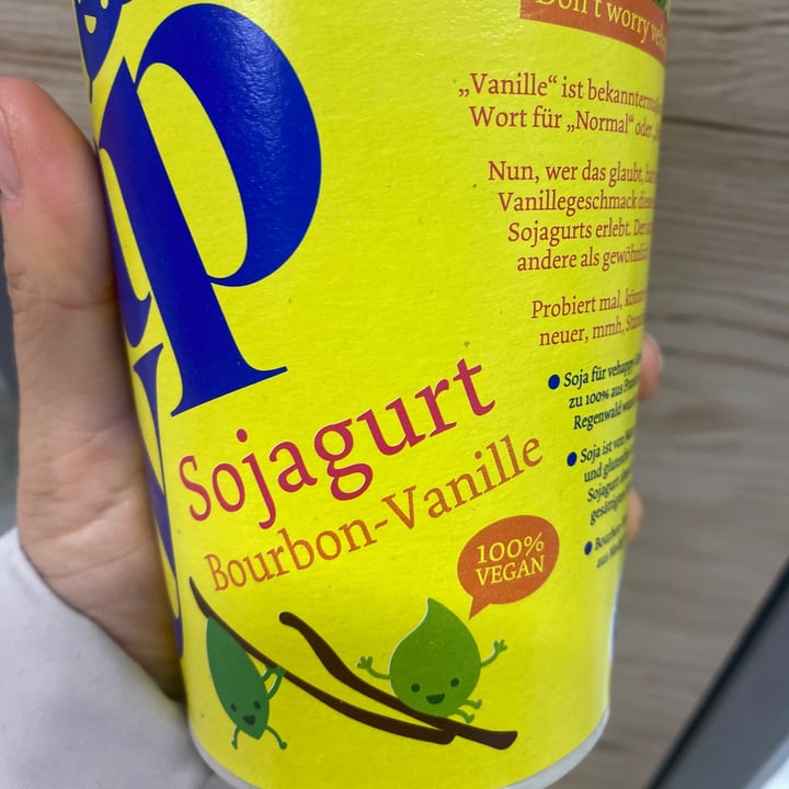photo of Ve Happy Sojagurt Bourbon-Vanille shared by @thalyhdz on  10 Dec 2022 - review