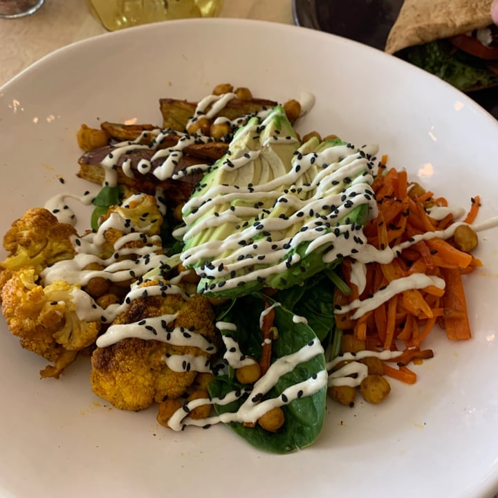 review photo of Lexi's Healthy Eatery Glow bowl shared by @bookelly8 on 31 Jan 2021 - review